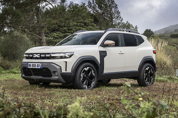 Next-Gen Renault Duster Spied Testing with New Design Features, Launching Early 2026 in India Next-gen Renault Duster